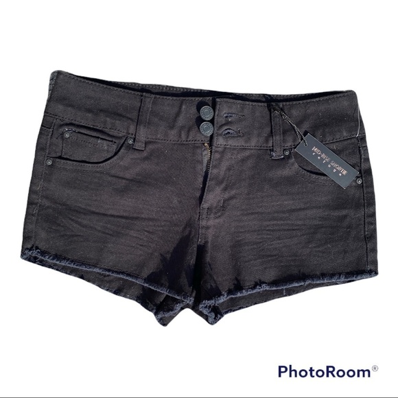 NWT Mid-rise Shorts. - Picture 4 of 5